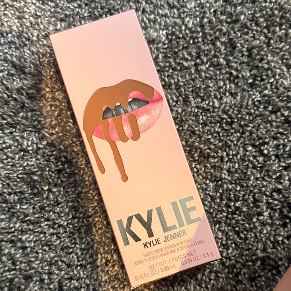 Kylie Cosmetics Matte Liquid Lipstick - Pink and Brown - Picture 1 of 3